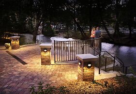 Helendorf River Inn, Suites & Conference Center