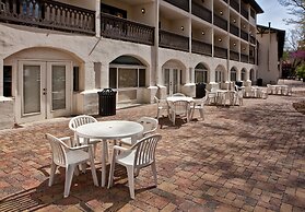 Helendorf River Inn, Suites & Conference Center