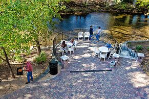 Helendorf River Inn, Suites & Conference Center