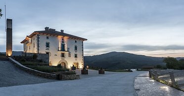 Palacio de Yrisarri by IrriSarri Land
