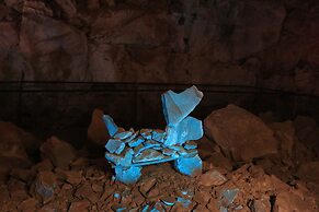 Grand Canyon Caverns Inn