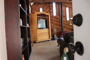 Grand Canyon Caverns Inn