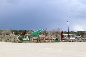 Grand Canyon Caverns Inn