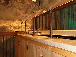 Grand Canyon Caverns Inn