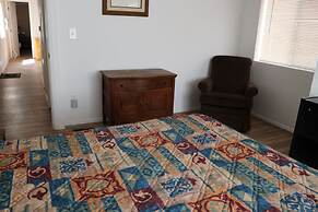 Grand Canyon Caverns Inn