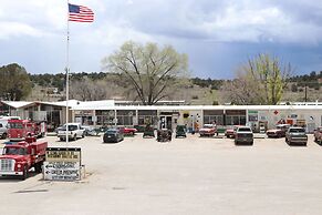 Grand Canyon Caverns Inn