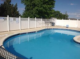 Grand Canyon Caverns Inn