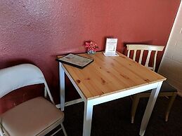 Grand Canyon Caverns Inn