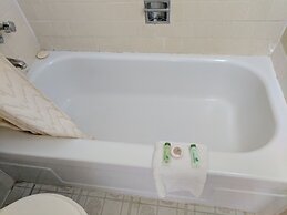 Grand Canyon Caverns Inn