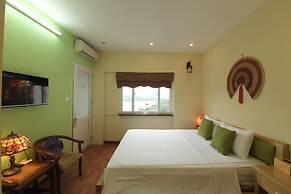 Holiday Lakeview Hotel