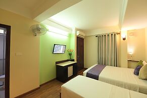 Holiday Lakeview Hotel