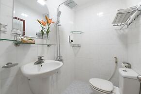 Holiday Lakeview Hotel