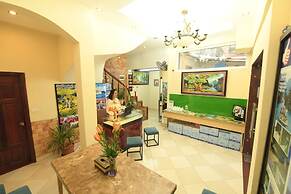 Holiday Lakeview Hotel