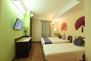 Holiday Lakeview Hotel