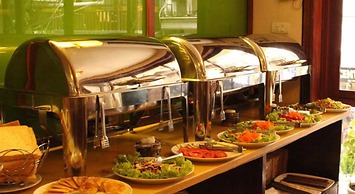 Holiday Lakeview Hotel