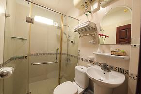 Holiday Lakeview Hotel