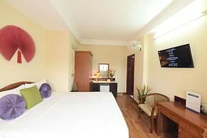 Holiday Lakeview Hotel