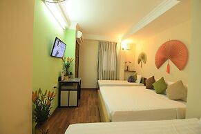 Holiday Lakeview Hotel