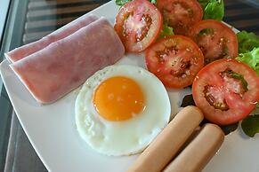 The Krungkasem Srikrung Hotel