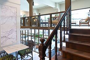 The Krungkasem Srikrung Hotel