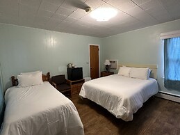 Colonial Inn & Creamery