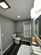 Colonial Inn & Creamery