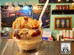 Colonial Inn & Creamery