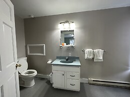 Colonial Inn & Creamery