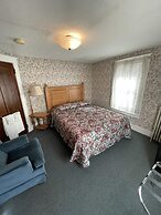 Colonial Inn & Creamery