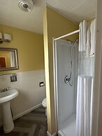 Colonial Inn & Creamery