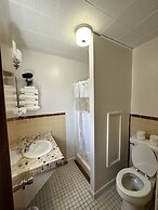 Colonial Inn & Creamery