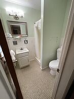 Colonial Inn & Creamery