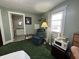 Colonial Inn & Creamery