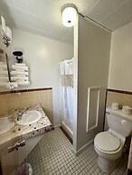 Colonial Inn & Creamery