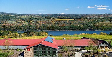 Colonial Inn & Creamery