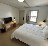Colonial Inn & Creamery