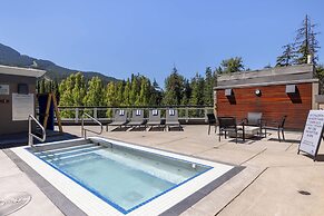 Le Chamois by Whistler Premier