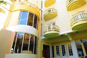 Art-Deco Beach Hotel