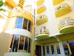 Art-Deco Beach Hotel