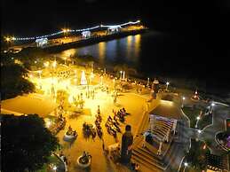 Art-Deco Beach Hotel