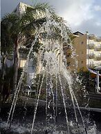 Art-Deco Beach Hotel