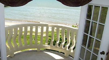 Art-Deco Beach Hotel