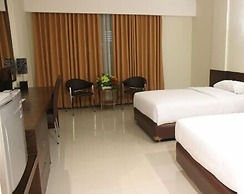 Bamboo Inn Hotel & Cafe