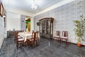 Guest Rooms at Marata Street 8-5