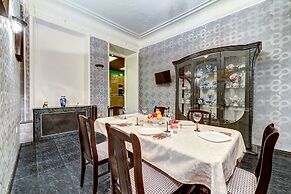 Guest Rooms at Marata Street 8-5