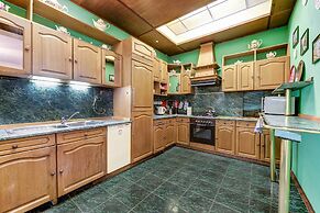 Guest Rooms at Marata Street 8-5