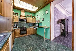 Guest Rooms at Marata Street 8-5