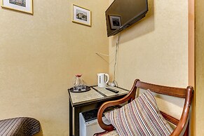 Guest Rooms at Marata Street 8-5