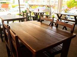 Number 1 Guesthouse & Restaurant