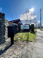 Pinewood Motels